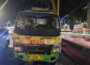 Sopir Tewas di Tempat! Detik-detik Truk Boks Tabrak Bus Mogok di Madiun