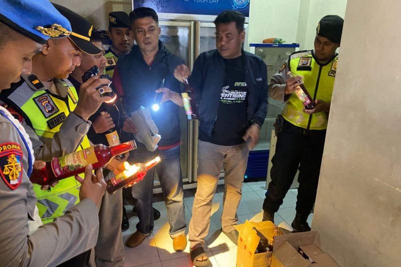 Polres Bantul Sita 72 Botol Miras Ilegal