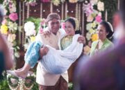 Tradisi Saweran: Makna, Sejarah, dan Filosofi di Balik Prosesi Pernikahan Adat