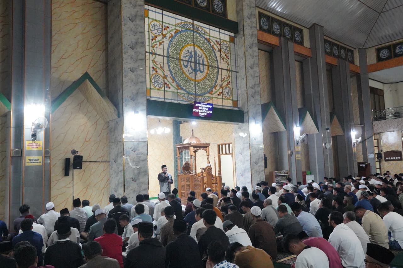 Bupati Garut tarawih perdana