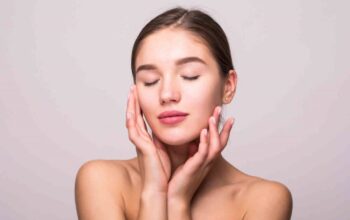 4 Kebiasaan Kecil yang Bisa Membuat Kulit Wajah Tampak Cerah dan Awet Muda 7 Tips Membuat Kulit Wajah Putih