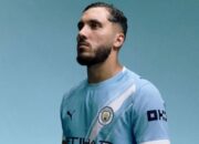 Rayan Cherki Absen saat Man City vs Newcastle, Guardiola Tak Mau Ambil Risiko