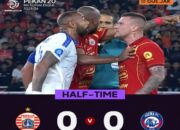 Blunder Emas Gustavo! Persija Dominan tapi Mandul, Arema Tahan Imbang 0-0 di Babak Pertama