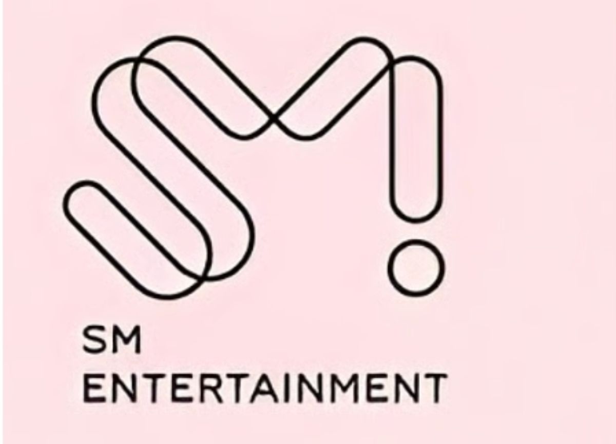 SM, Pledis, dan agensi K-pop lain buka audisi global 2026.