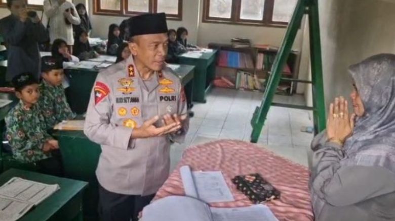 Kapolda Jabar hadiahkan umrah