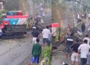 Rem Blong Mobil Towing Angkut Mesin Pemanen Padi Tabrak Tebing di Banyumas, Dua Orang Tewas dan Luka Parah