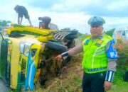 Bermula Pecah Ban di Tol Jombang–Mojokerto, Truk Muatan Buah Naga Terguling
