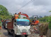 Sampah Liar Menggunung di Cisarua, DLH dan PU Bogor Kerahkan Puluhan Kendaraan