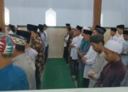 Heboh! 100 Warga Tulungagung Sudah Lebaran Duluan, Salat Id Digelar Diam-diam Dijaga Polisi
