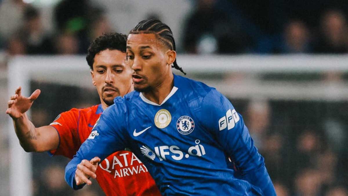 Everton taklukkan Chelsea 3-0.