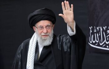 Profil Ayatullah Ali Khamenei: Jejak Kekuasaan dan Akhir Era Pemimpin Tertinggi Iran yang Mengubah Dunia 6 ali khmenei