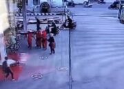 Kecelakaan Sragen, Mobil Terguling Usai Oleng dan Tabrak Dispenser BBM