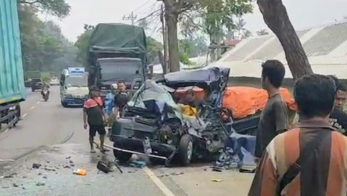 Kecelakaan maut Pikap vs Truk