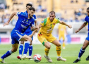 DUEL KLASIK! Persebaya vs Persib di Gelora Bung Tomo, Bonek Siap Berikan Perlawanan Sengit, Persib Kalah?