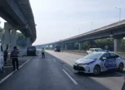 Mobil Terbakar di Tol Japek KM 40, Diduga Akibat Korsleting Listrik