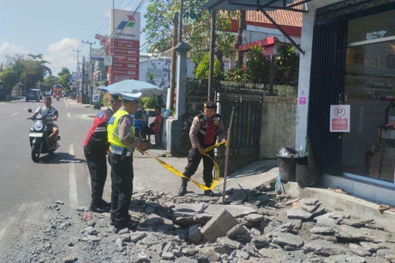 Ledakan Trotoar di Badung Bali