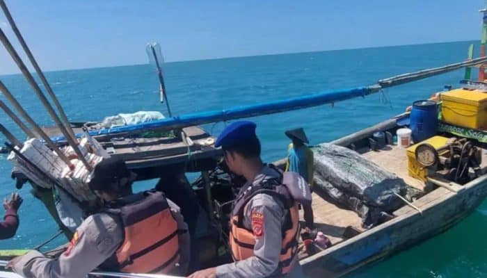 Patroli Laut Indramayu! Polisi Edukasi Nelayan Stop Alat Tangkap Merusak