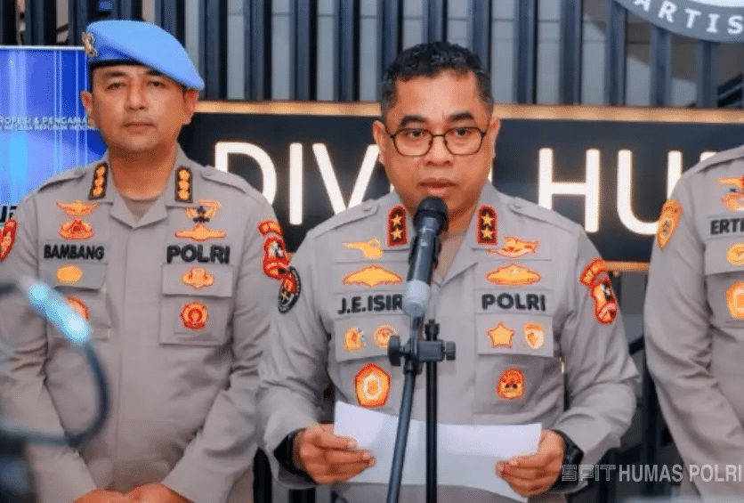 Kadiv Humas Polri, Johnny Eddizon Isir