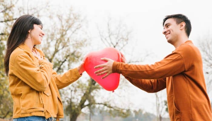 Mimpi Jatuh Cinta? Ini 12 Tafsir Ibnu Sirin yang Bikin Baper, Nomor 7 Pertanda Rezeki & Kebahagiaan!