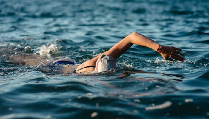 9 Arti Tersembunyi Mimpi Berenang Menurut Ibnu Sirin 2026, Nomor 5 Bikin Kaget, Nomor 9 Paling Ditunggu!