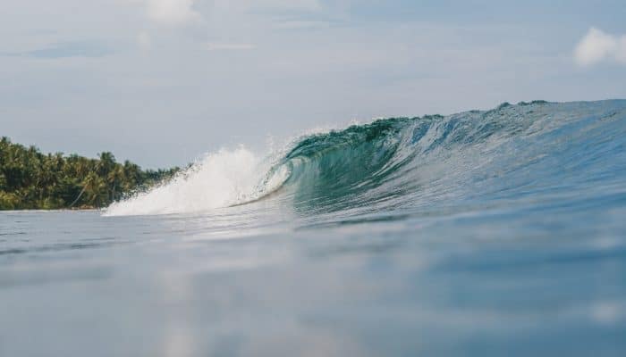 Mimpi Laut Mengamuk vs Tenang? 12 Arti Tersembunyi Menurut Ibnu Sirin 2026, Nomor 7 Bikin Merinding!
