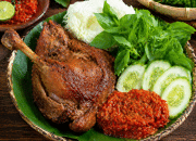 Resep Lalapan Bebek Sambal Pedas Khas Rumahan yang Gurih dan Menggugah Selera