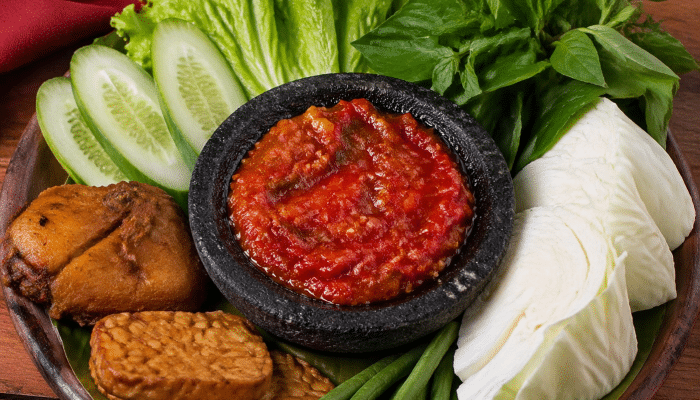 Resep Lalapan Sambal Tempong Khas Banyuwangi yang Pedas Segar dan Menggugah Selera