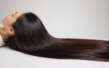 Menghilangkan Ketombe pada Rambut