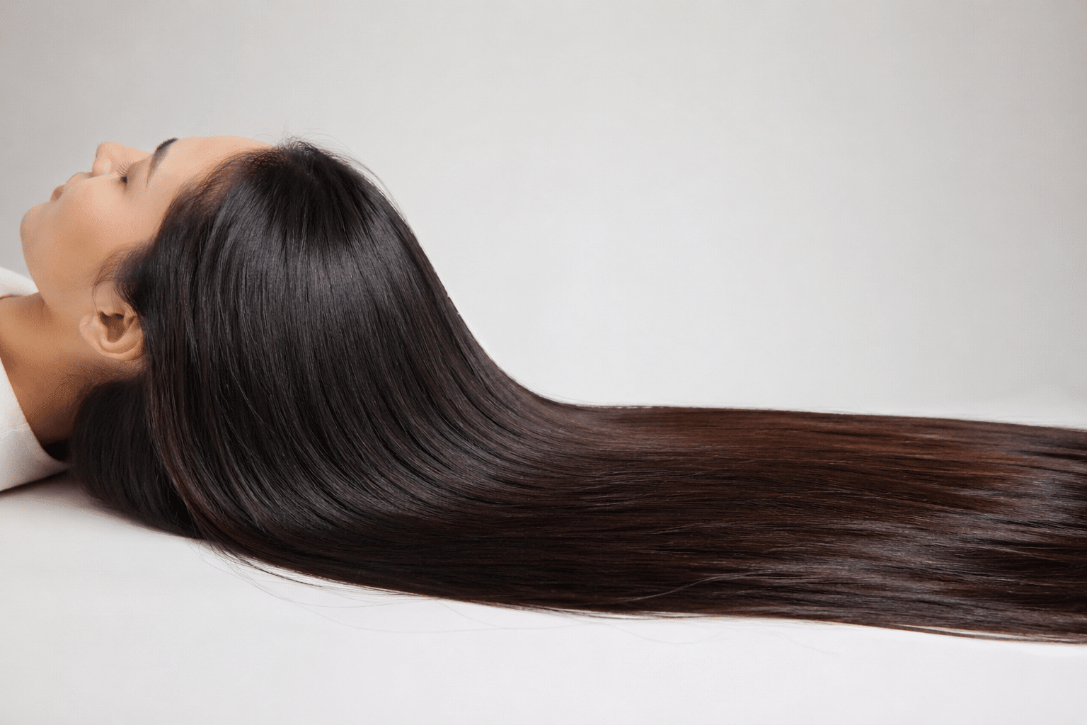 Menghilangkan Ketombe pada Rambut