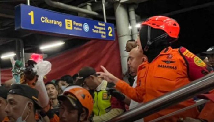 4 Orang Meninggal Dunia dalam Tabrakan Kereta di Bekasi Timur, Evakuasi Masih Berlangsung
