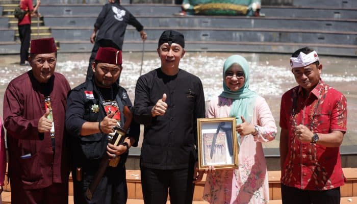 Di Perkampungan Betawi, Dedie Rachim Tegaskan Golok Bukan Sekadar Senjata