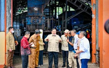 Presiden Prabowo Subianto meninjau Tempat Pengolahan Sampah Terpadu di Banyumas