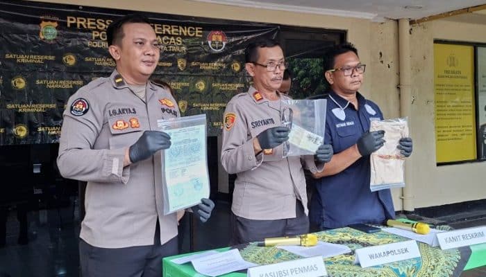 Kronologi Sopir Angkot Pecahkan Kaca Mobil di Ciracas, Dipicu Emosi di Jalan
