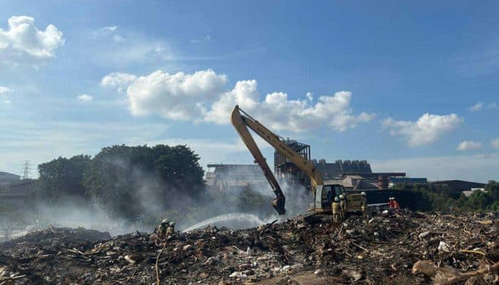 Kebakaran Tumpukan Sampah di Kelapa Gading Jakut, Asap Tebal Sempat Ganggu Warga