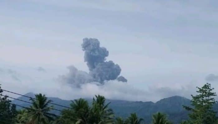 Gunung Dukono Erupsi, Semburkan Abu Vulkanik 1.200 Meter
