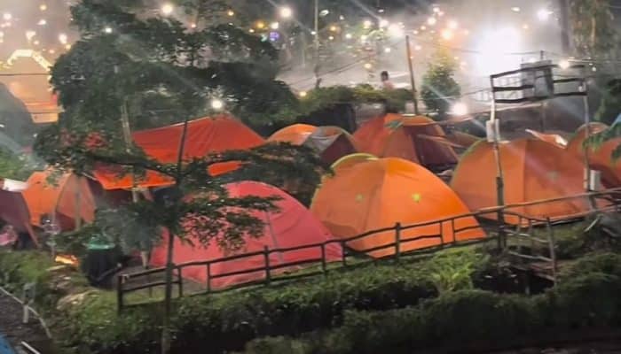 Pesona Wisata Curug Cipanas Lembang: Sensasi Mandi Air Hangat di Tengah Alam