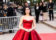 Profil Anne Hathaway: Ikon Keanggunan yang Dinobatkan sebagai Wanita Tercantik Dunia 2026