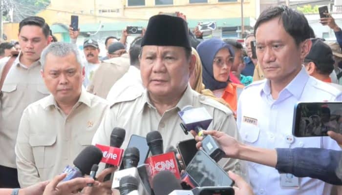 Presiden Prabowo Tinjau Korban Kecelakaan Kereta di RSUD Bekasi