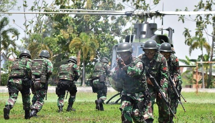 Prajurit Marinir Gelar Latihan Serbuan Amfibi di Situbondo untuk Tingkatkan Kesiapan Tempur