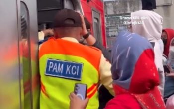 Ibu-ibu ngamuk di stasiun
