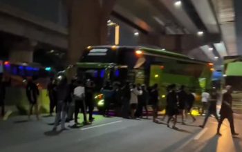 Kerusuhan suporter Tol Cikampek