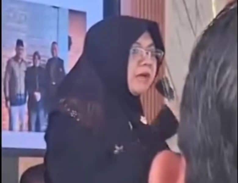 Bupati Siak Afni Zulkifli