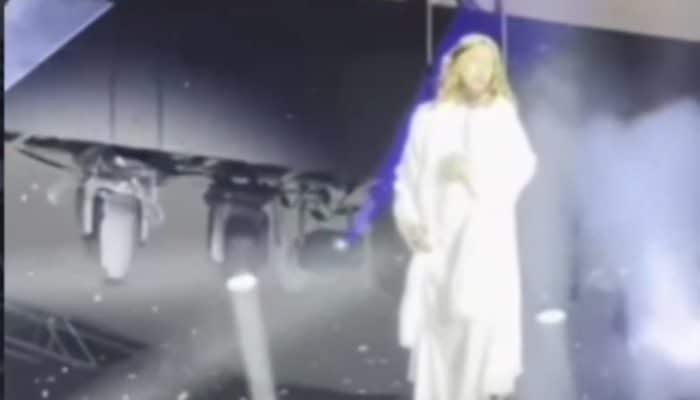 Teater Yesus Viral! Crane Rusak, “Yesus” Terbang Tak Terkendali!