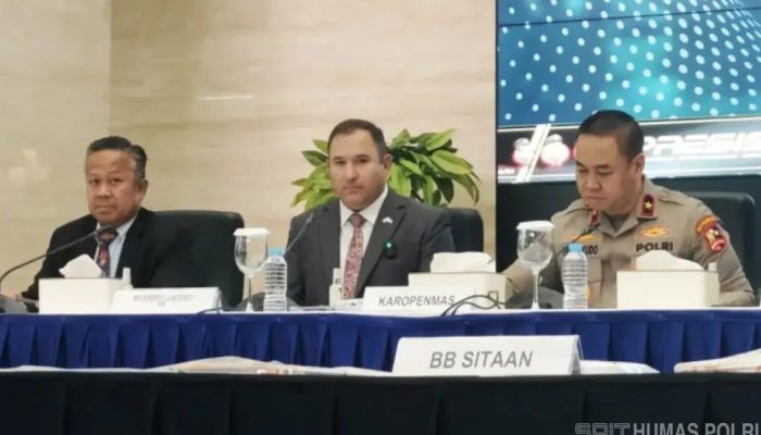 FBI Puji Polri Bongkar Jaringan Phishing Global dari Kupang, Kerugian Capai Rp350 Miliar!