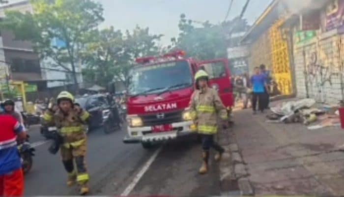 Pagi Mencekam di Bandung! Ruko di Moch Toha Terbakar, Asap Tebal Picu Kepanikan Warga