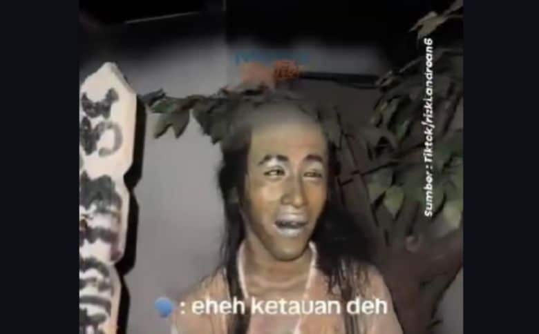 video viral hantu rumah hantu mirip pria solo 2026