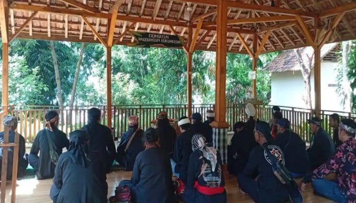 Jelang Kirab Panji, Keraton Sumedang Larang Gelar Prosesi Sakral Ngaruhan di Karomah Leluhur