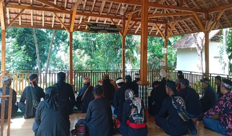 Prosesi Ngaruhan Panji Sumedang