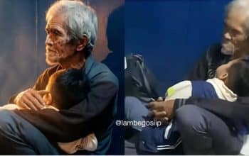 Kakek jualan speaker