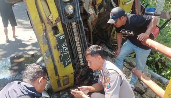 Rem Blong di Turunan Tajam Berbelok Tegalombo Pacitan Pengemudi asal Surabaya Tewas